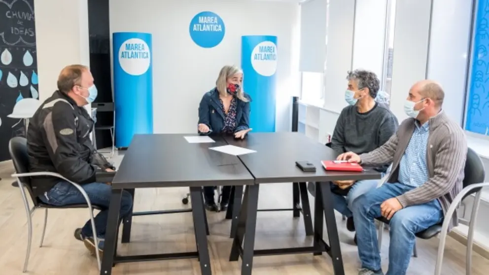 Mar&iacute;a Garc&iacute;a co persoal de Parques e Xard&iacute;ns
