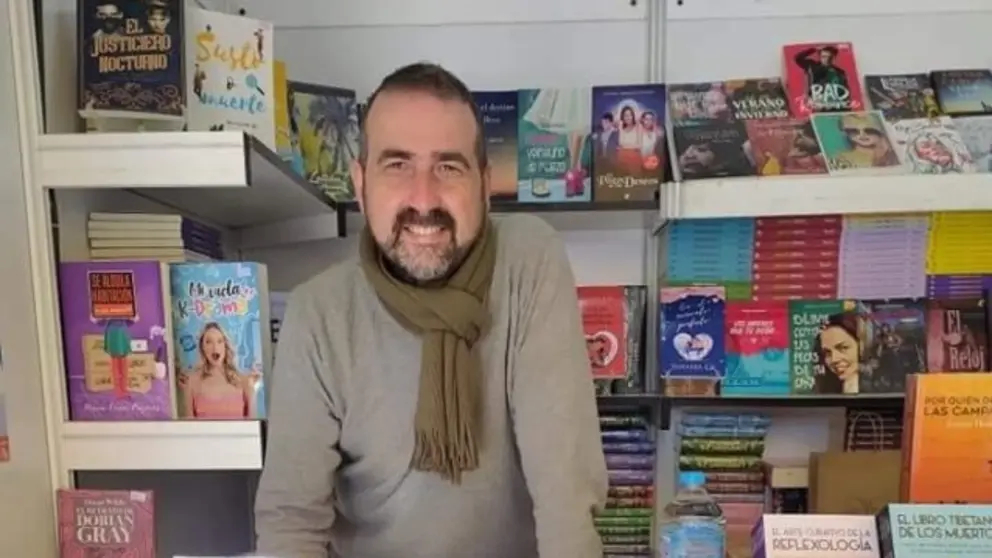 Robert LH Cagiao, autor de la saga El guardi&aacute;n de las flores