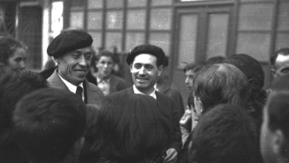 Belarmino Tom&aacute;s, &aacute; esquerda, presidente do Consejo Soberno, nunha foto do documental port