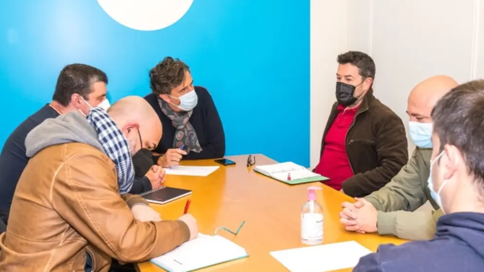 Alberto Lema con comit&eacute; de Alu Ib&eacute;rica