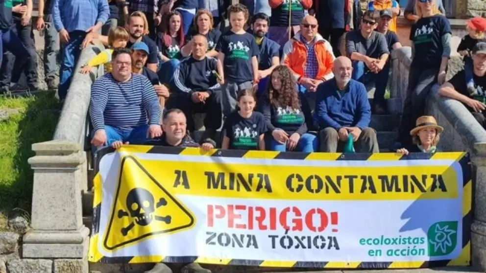 A mina contamina  port