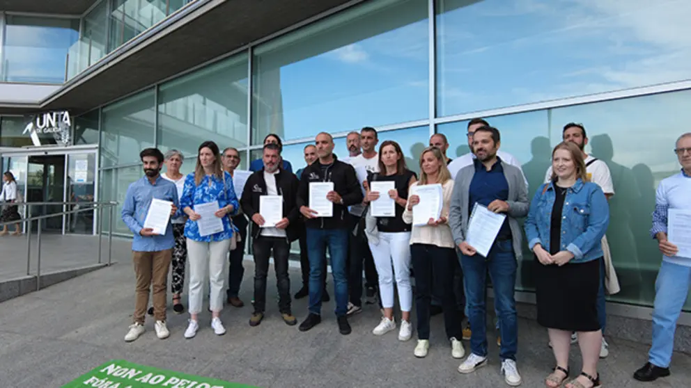 Entrega das alegaci&oacute;ns na Xunta de Galicia