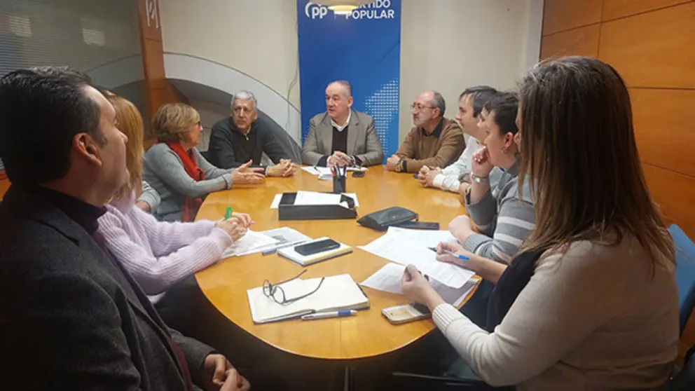 Reuni&oacute;n del PP con asociaciones vecinales