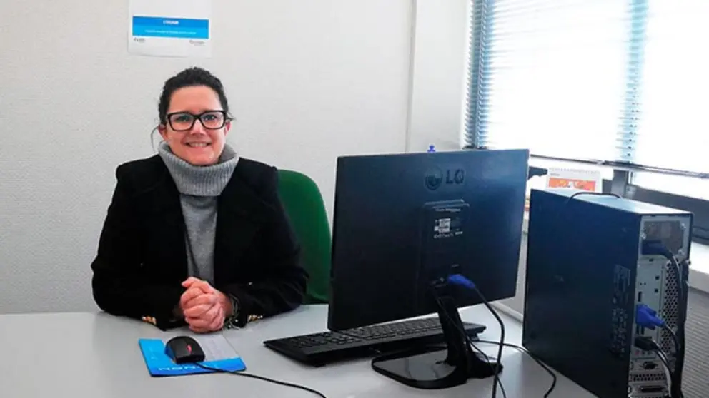 Laura Carbajal, tenica-de-insercion laboral do plan integrado en Ferrol
