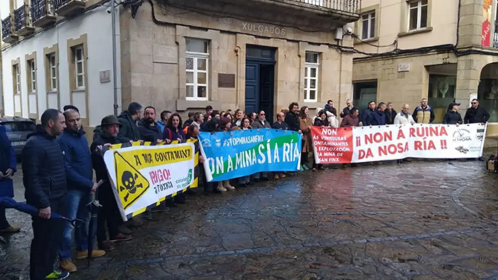 Concentraci&oacute;n ante o xulgado de Noia