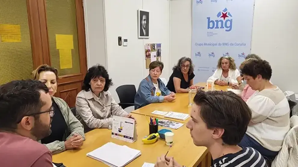 Reuni&oacute;n David Soto con traballadoras do SAF