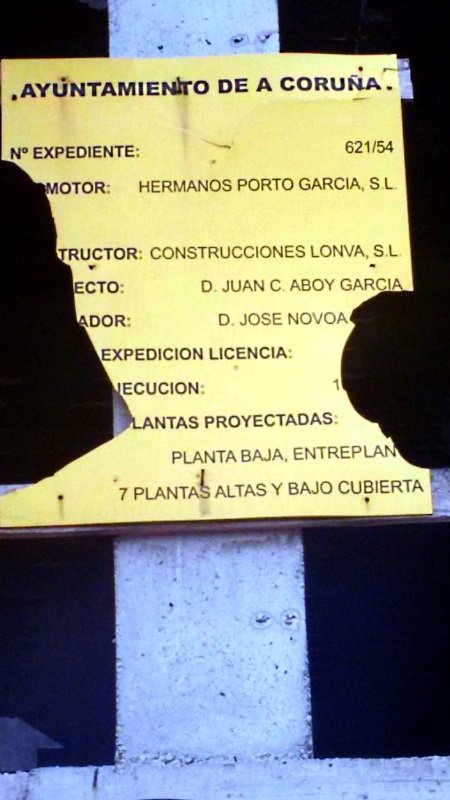 Cartel da obra hai uns meses
