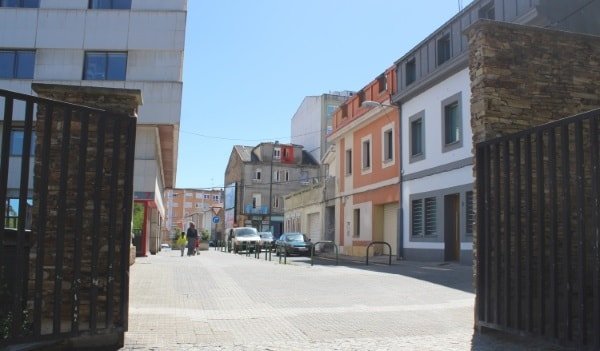 Acceso ao parque de Santa Margarida desde ronda de Nelle-min