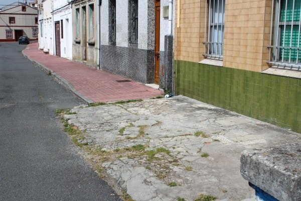 A Silva 2. Beirarrúa no acceso desde O Ventorrillo-min