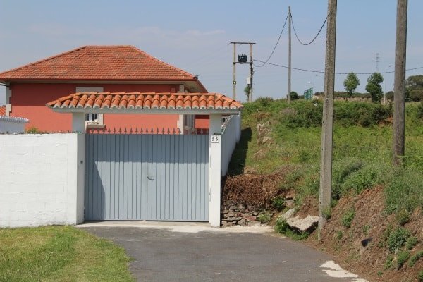 A Silva 8. Antigo camiño de carros, paso pechado mesmo para as persoas-min