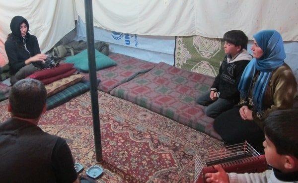 Patricia Simón no campo de Zaatari, Jordania. Foto Cristina Antuña