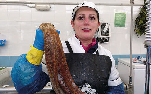Isabel, de Pescadería Isabel en el Mercado de As Conchiñas