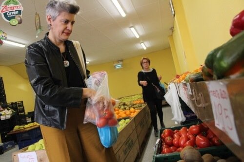 Mercedes Queixas Zas na frutería