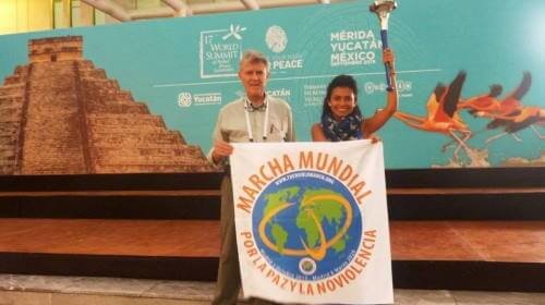 Rafael de la Rubia entrega la antorcha de Run Peace