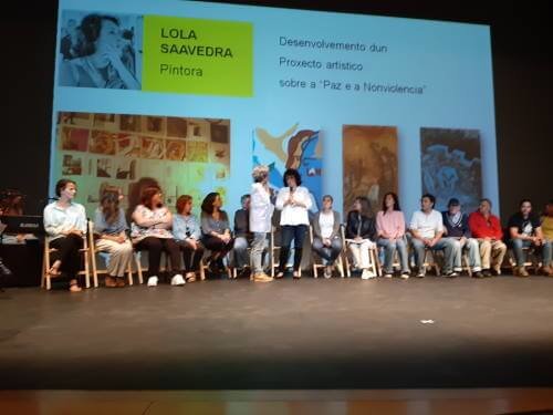 La pintora Lola Saavedra, en el lanzamiento de la 2ª Marcha Mundial por la Paz y la Noviolencia en A Coruña