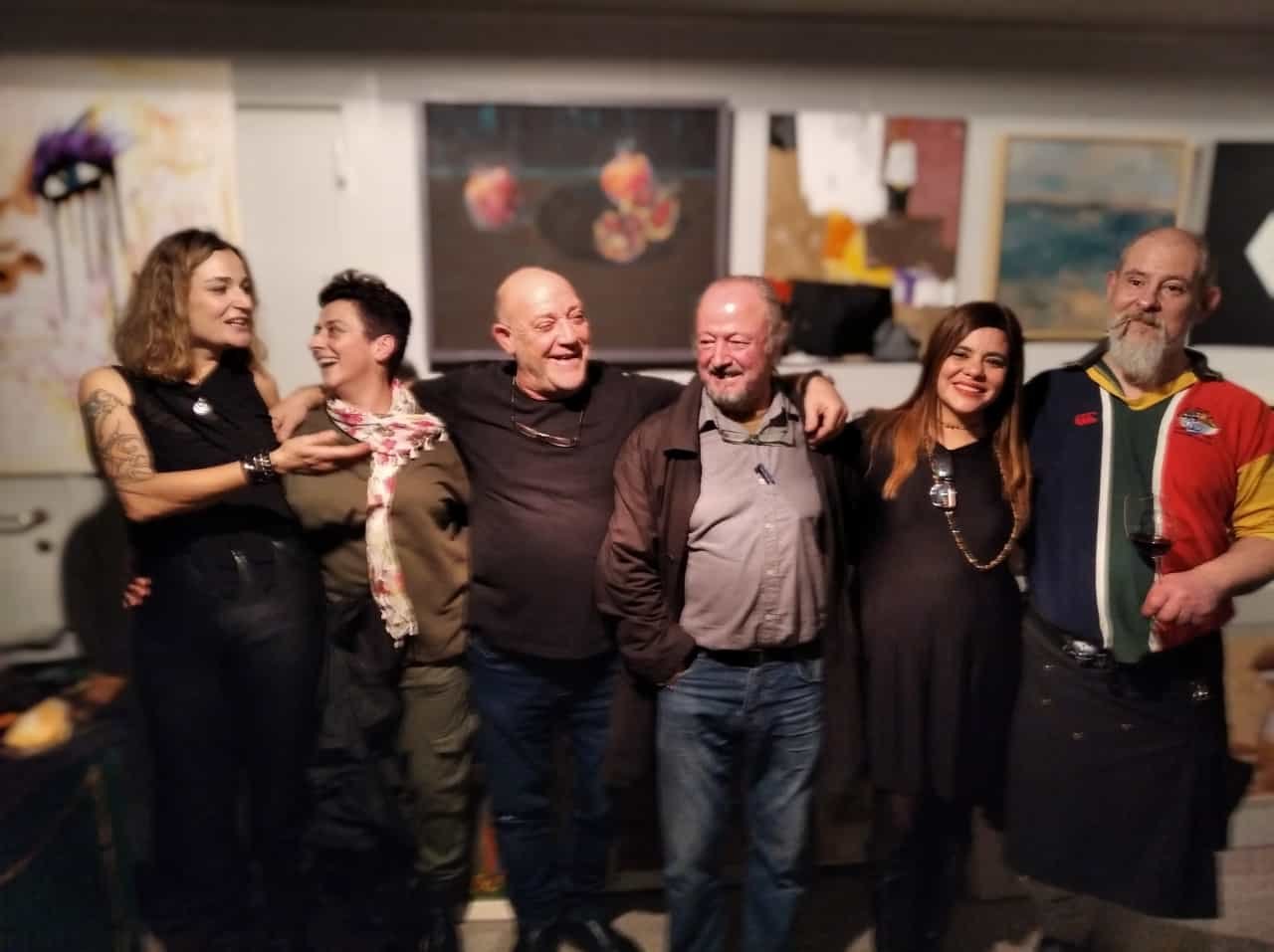 Manuel Villarino, a la izda y Alfonso Abelenda hijo a la derecha, con otros artistas en la inauguración de la Feira da Arte Galega