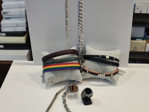 Pulseras, colgantes... en Joyería Gómez Miguel